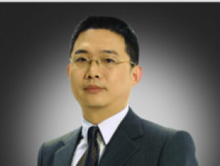李东伟