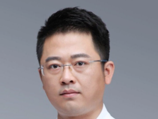 包靖