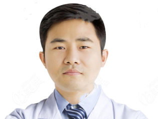 李震