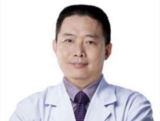 李东伟