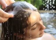 玻尿酸丰胸安全吗？效果持久性与风险深度解析