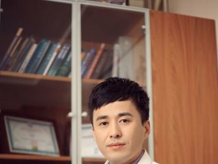 李朕